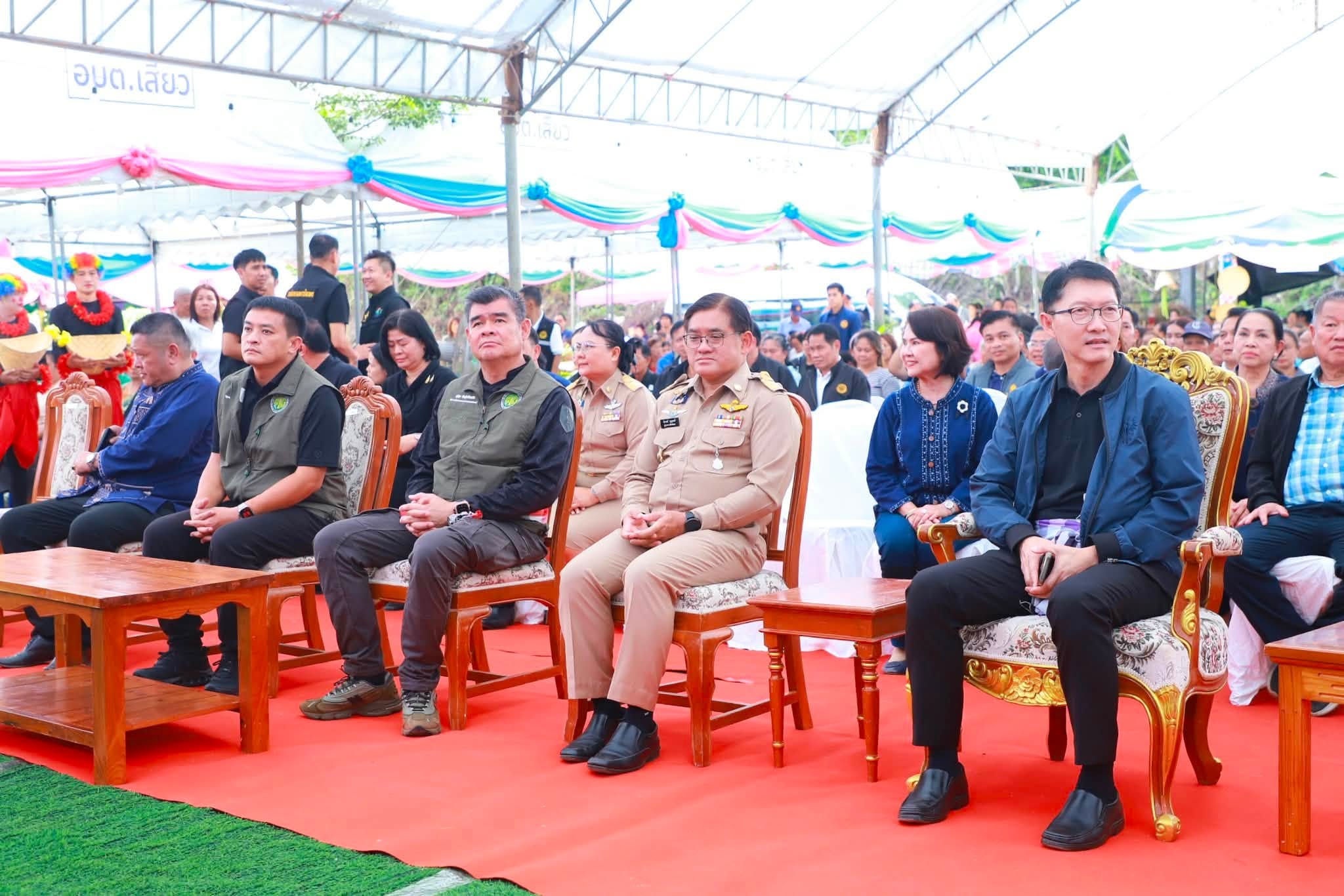 title - รมว.กษ. นำทีมลงพื้นที่ตรวจราชการ พร้อมมอบโฉนดเพื่อการเกษตร ส.ป.ก.เลย กว่า 6 พันไร่